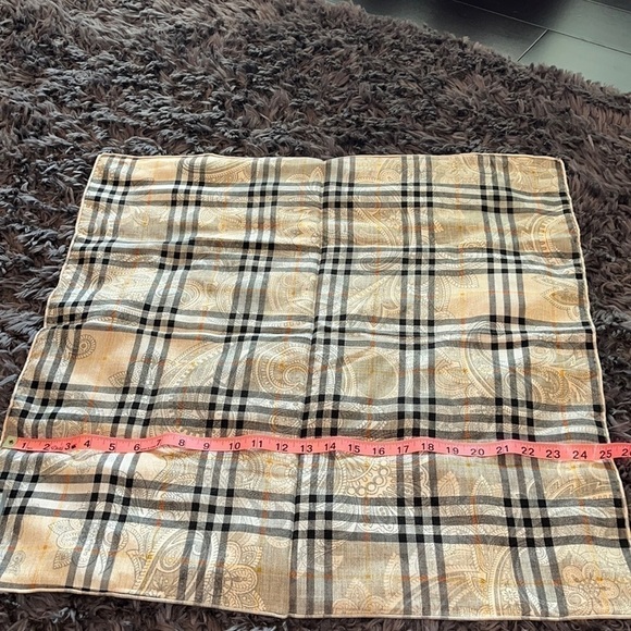 30% silk, 70% wool plaid on one side paisley on the other like new condition. - Picture 1 of 4